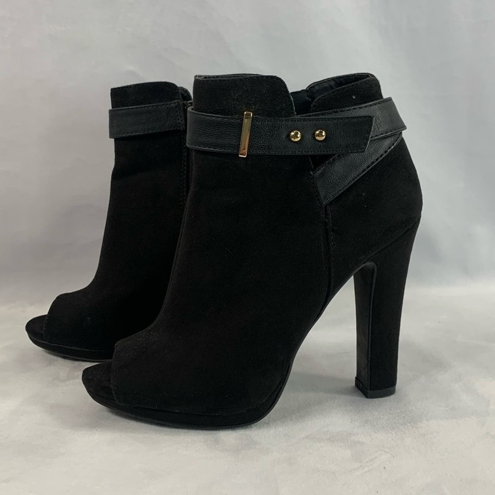 Peep Toe Black Gold Heeled Booties Faux Suede Belted Women’s Size 6